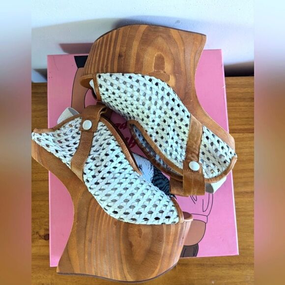 Jeffrey Campbell Maximalist Hyper Feminine Retro Art To Wear Wedge Heel 7  - Picture 7 of 13